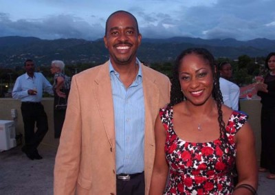 564310_284016548358400_1441088566_n